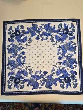 4 - 20x20 Williams Sonoma Cream and Blue Floral Napkins